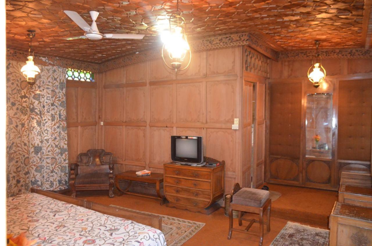 Hotel New Alexandra Houseboats Srīnagar Exterior foto