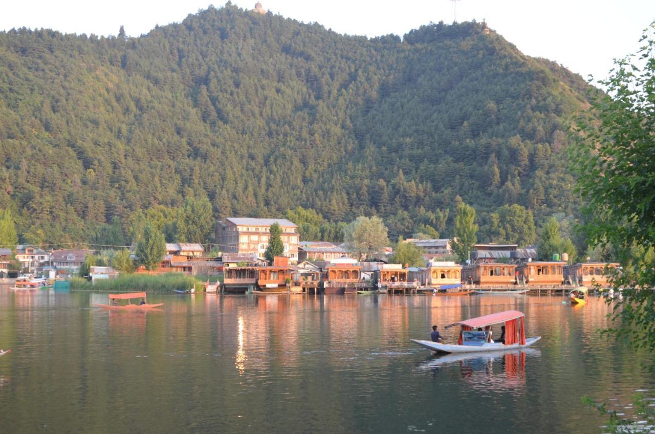 Hotel New Alexandra Houseboats Srīnagar Exterior foto
